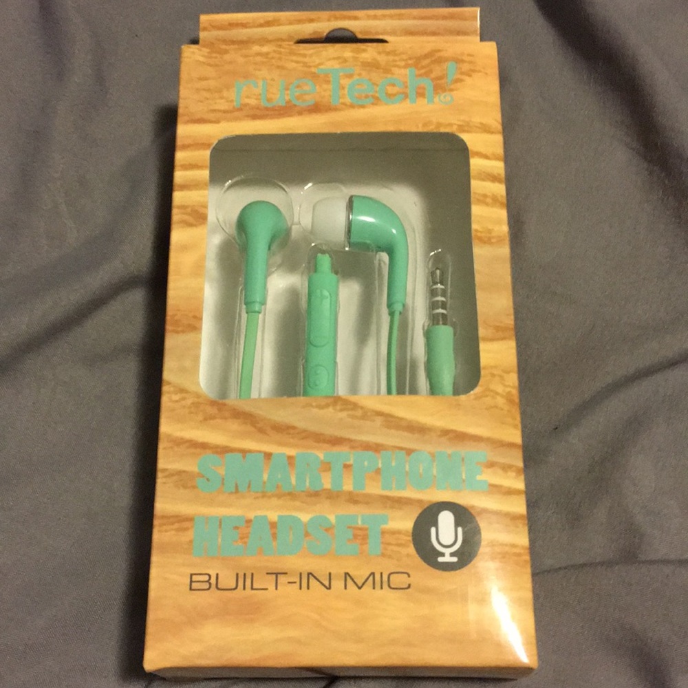 Mint green earbuds NWOT